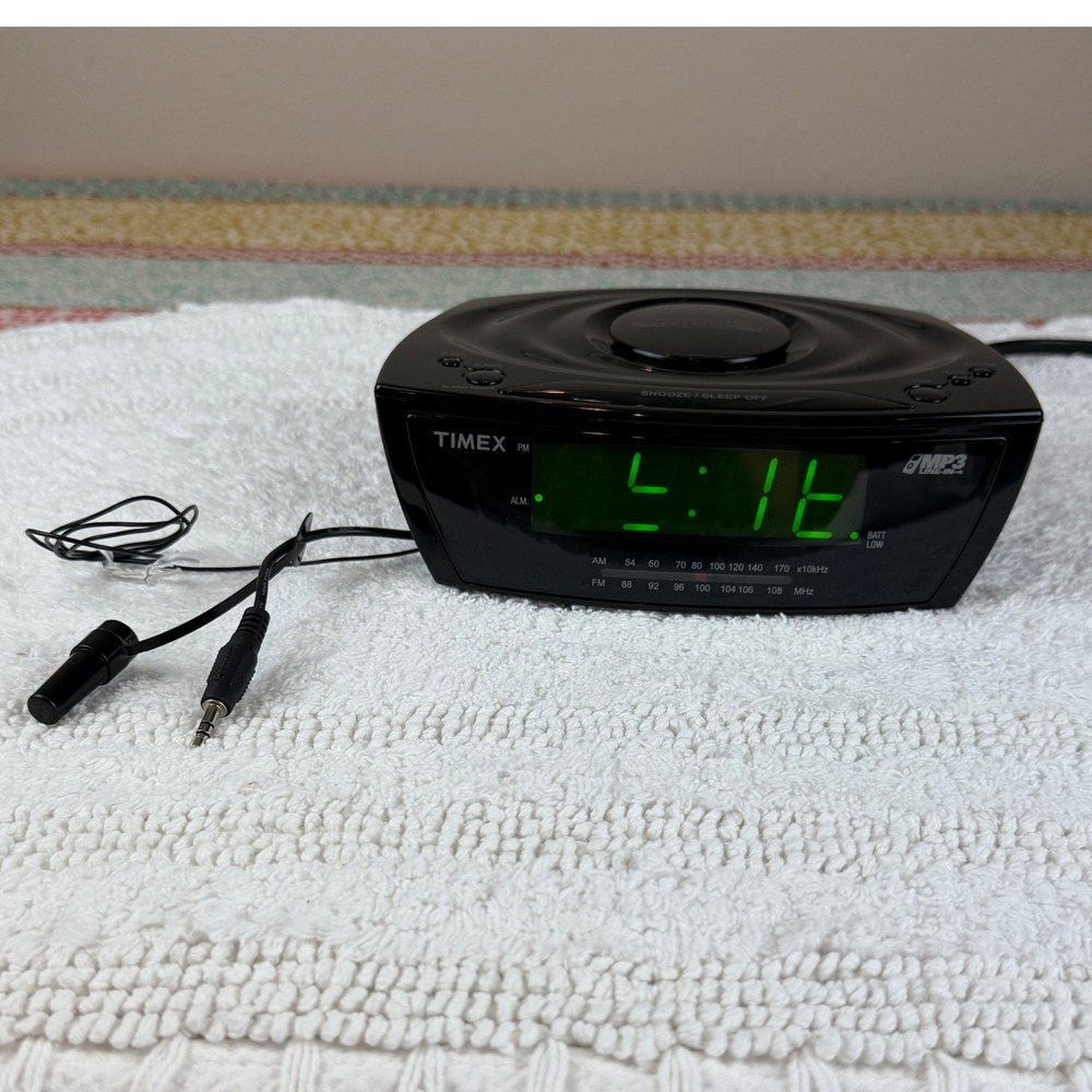 Timex T227BQ AM/FM Alarm Clock Radio MP3 Line-In Green LED Large Display Black
